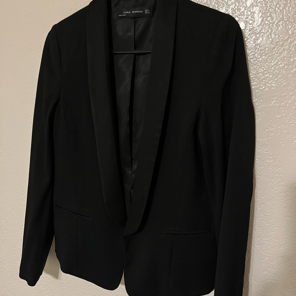 Sleek Zara Women's Black Blazer small